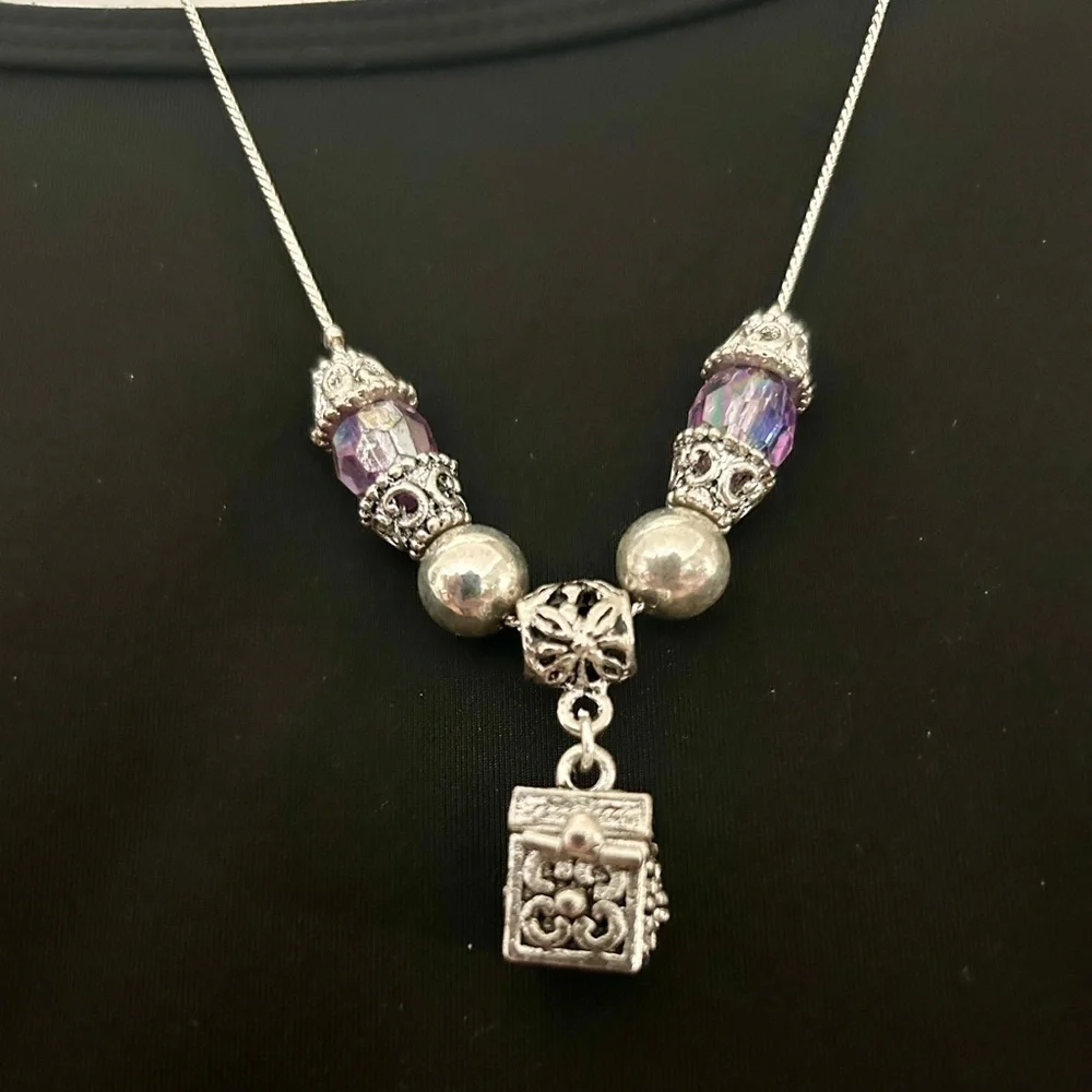 Elegant Silver Necklace with Purple Accents​​​​​​​ - Picture 2 of 6